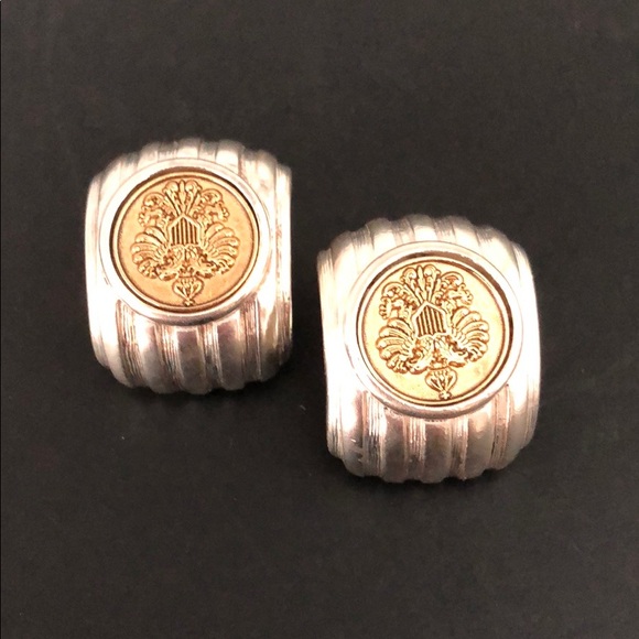 VINTAGE SILVERTONE & GOLDTONE CREST COIN EARRINGS - Picture 8 of 16